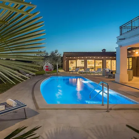 Holiday home 4 Bedroom Gorgeous In