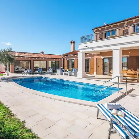 Holiday home 4 Bedroom Gorgeous In *
