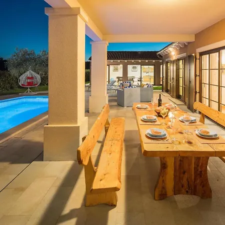4 Bedroom Gorgeous In Holiday home Barban