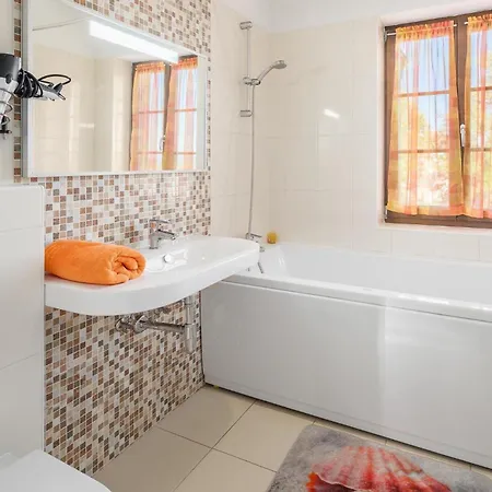 4 Bedroom Gorgeous In Barban