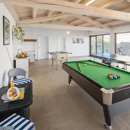 4 Bedroom Gorgeous In Ferienhaus Barban