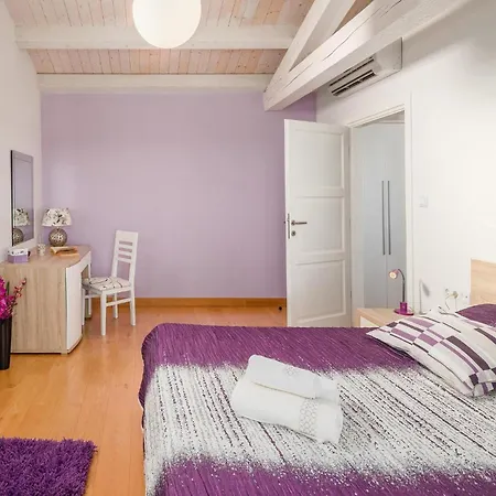 Holiday home 4 Bedroom Gorgeous In Barban