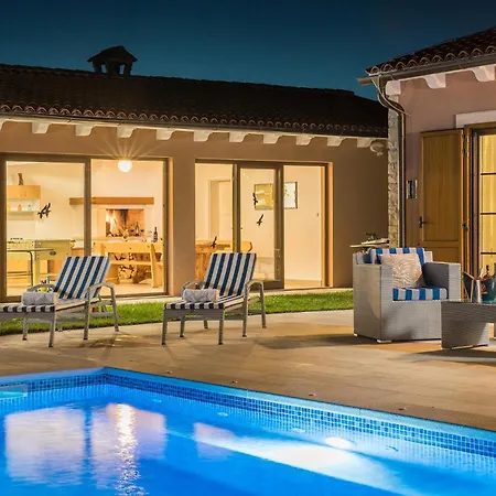 4 Bedroom Gorgeous In Ferienhaus Barban